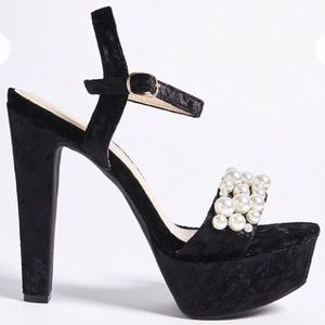 Black velvet heels🖤